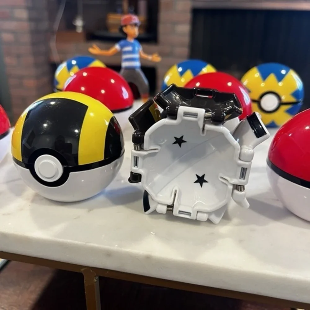 Pokémon Assorted 8 Eight, Ash Ketchum Figurine & Throw And Pop‎ Pokeball